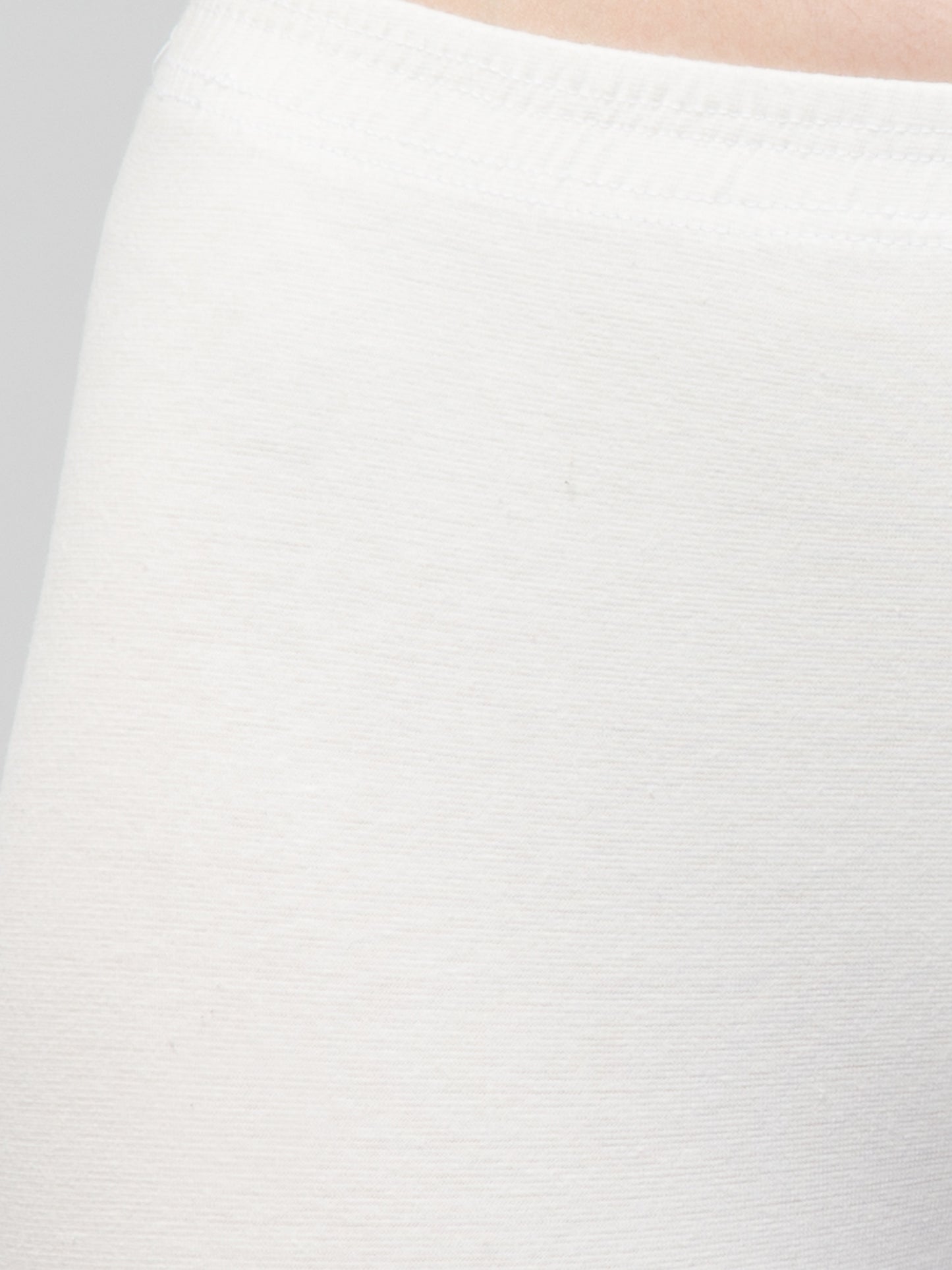 WOMEN SOLID WHITE MID RISE SKINNY FIT CAPRIS