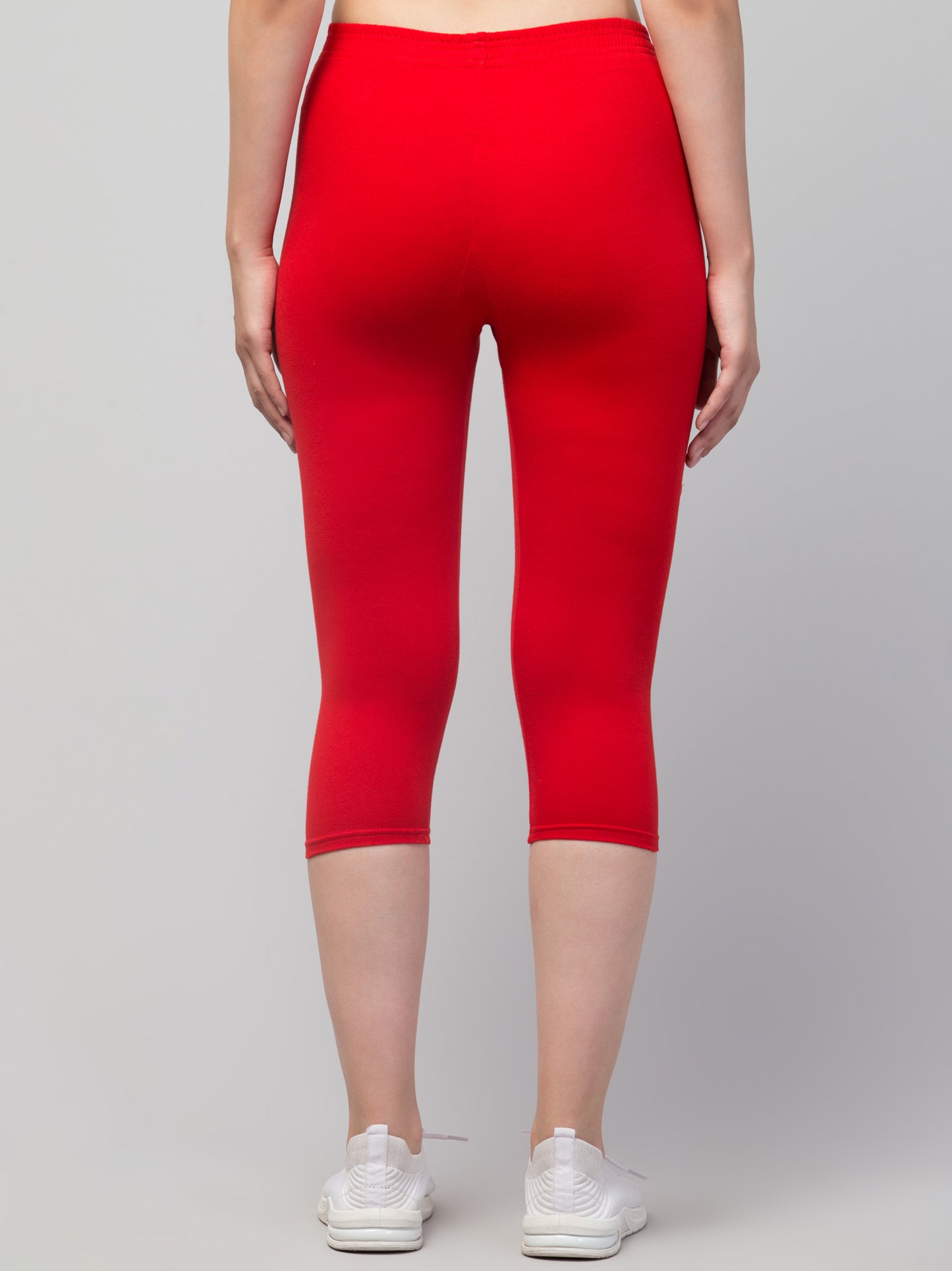 WOMEN SOLID RED MID RISE SKINNY FIT CAPRIS