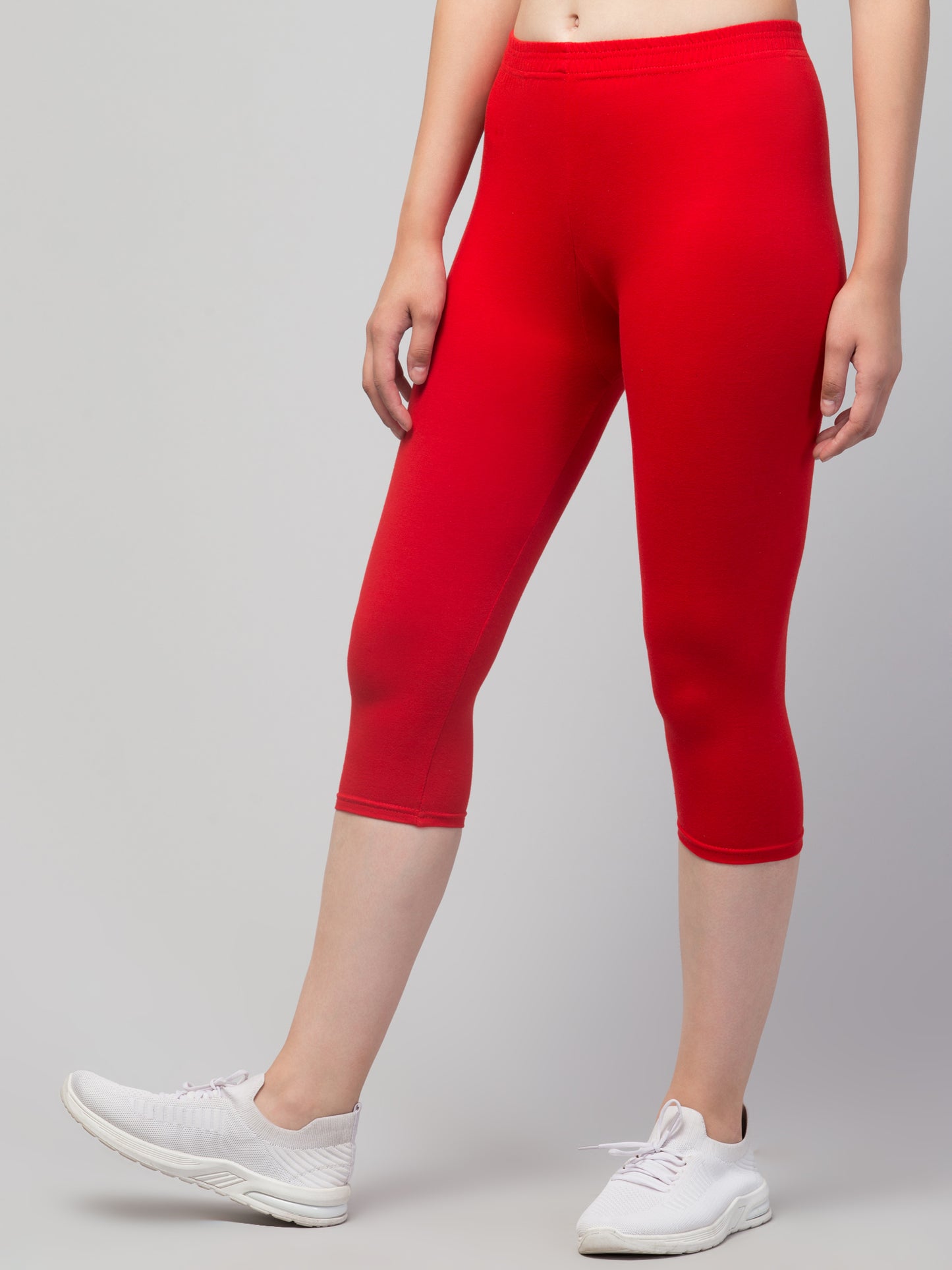 WOMEN SOLID RED MID RISE SKINNY FIT CAPRIS