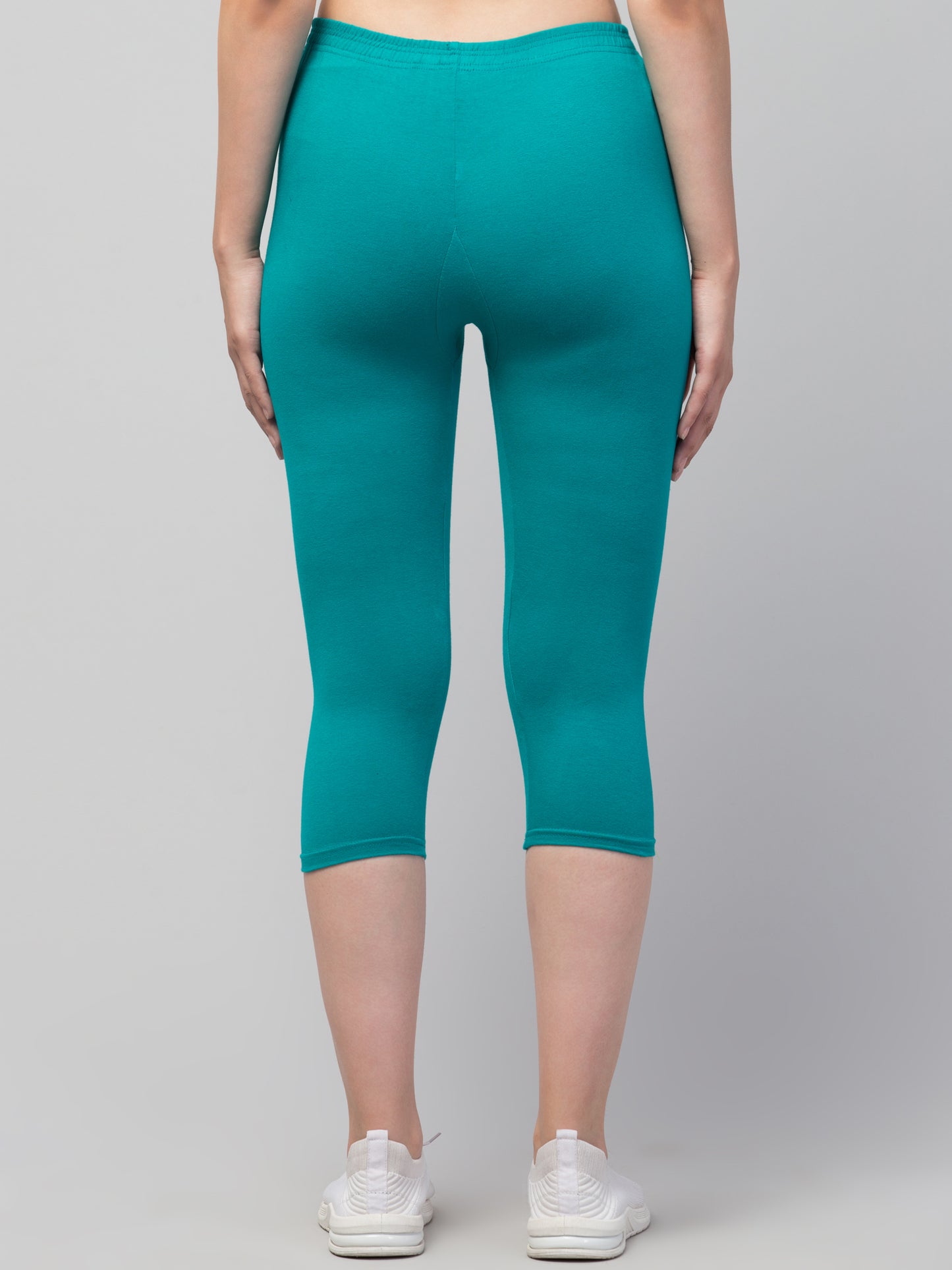 WOMEN SOLID RAMA GREEN MID RISE SKINNY FIT CAPRIS