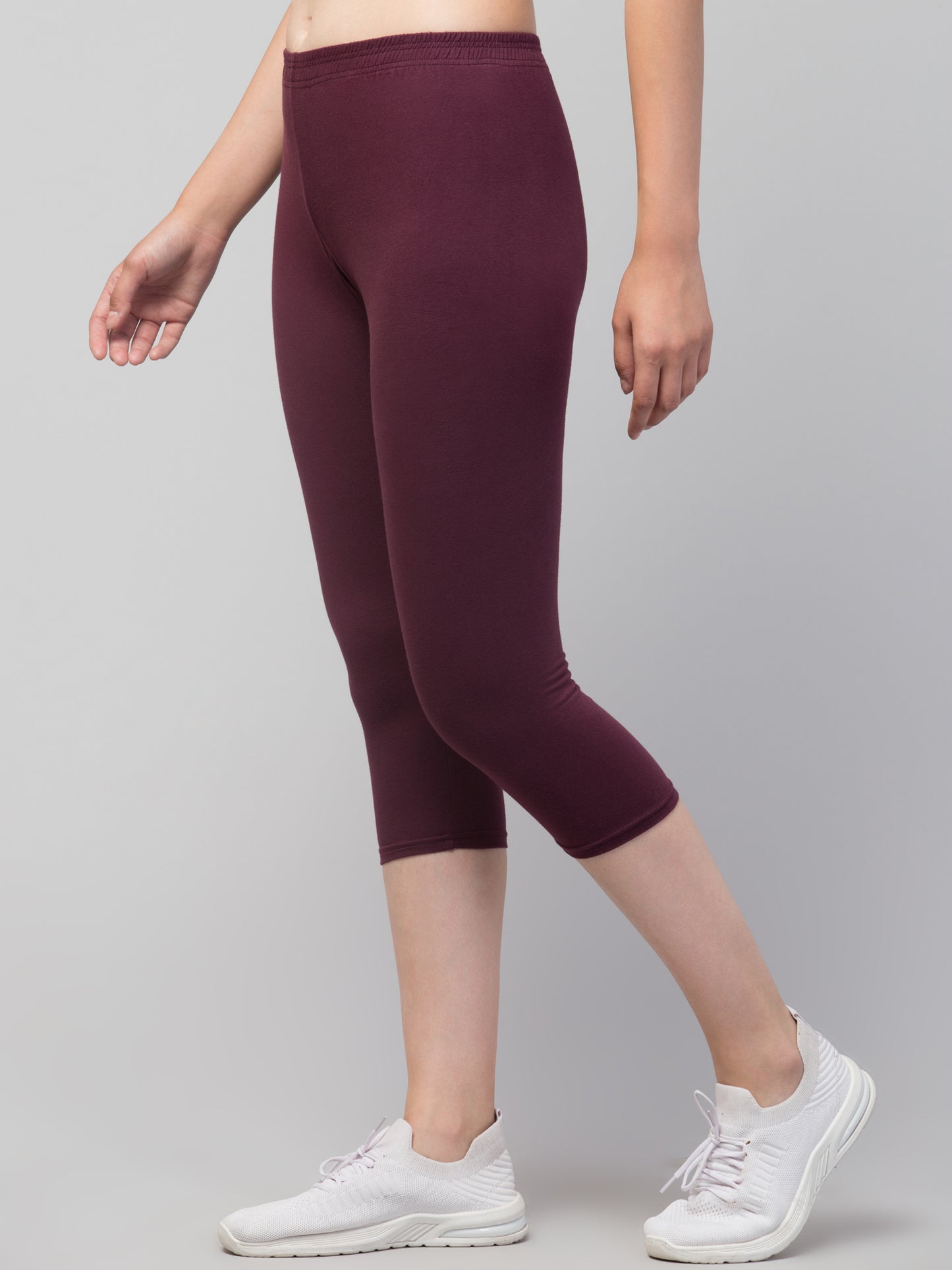 WOMEN SOLID PURPLE MID RISE SKINNY FIT CAPRIS
