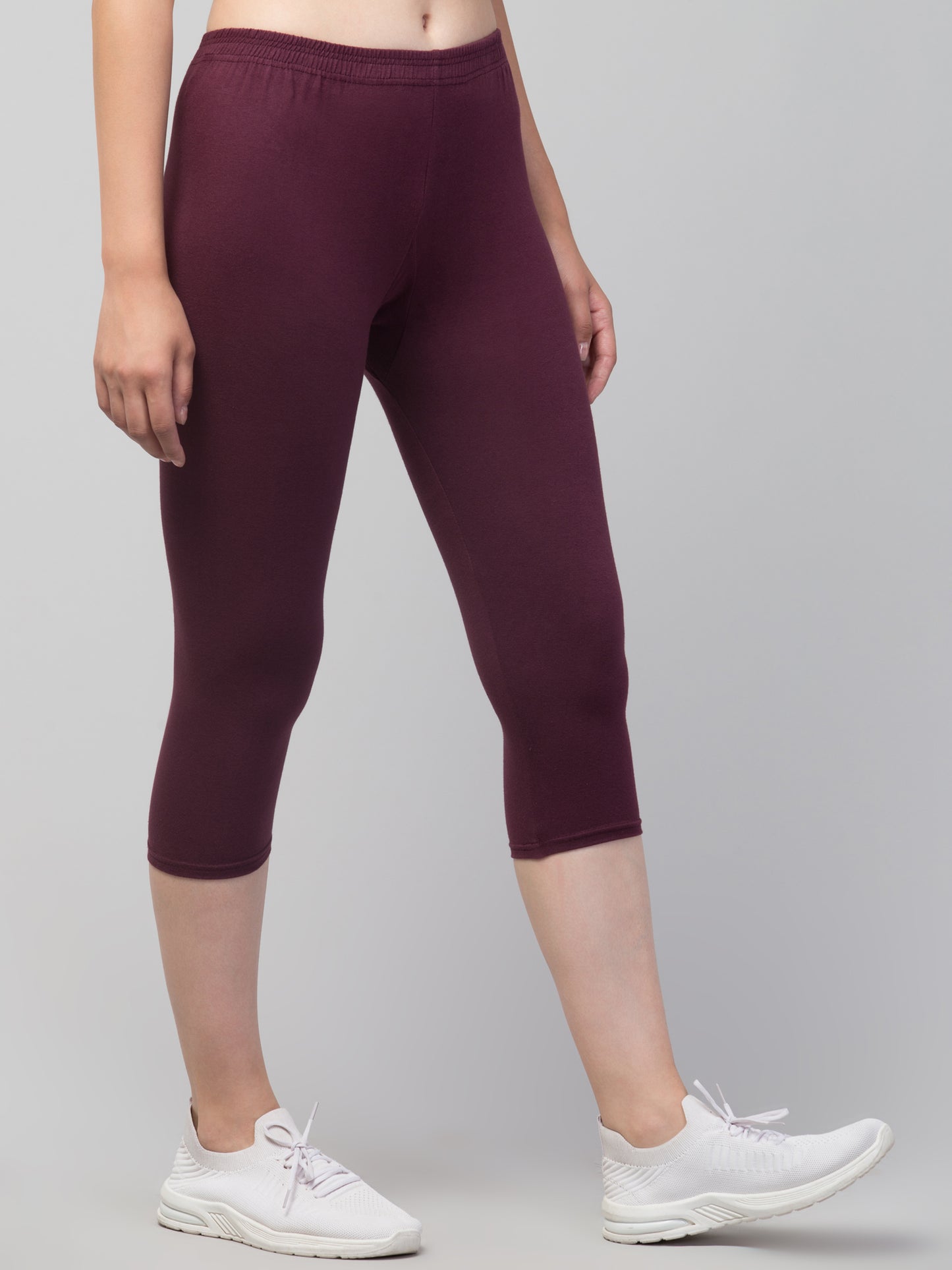 WOMEN SOLID PURPLE MID RISE SKINNY FIT CAPRIS