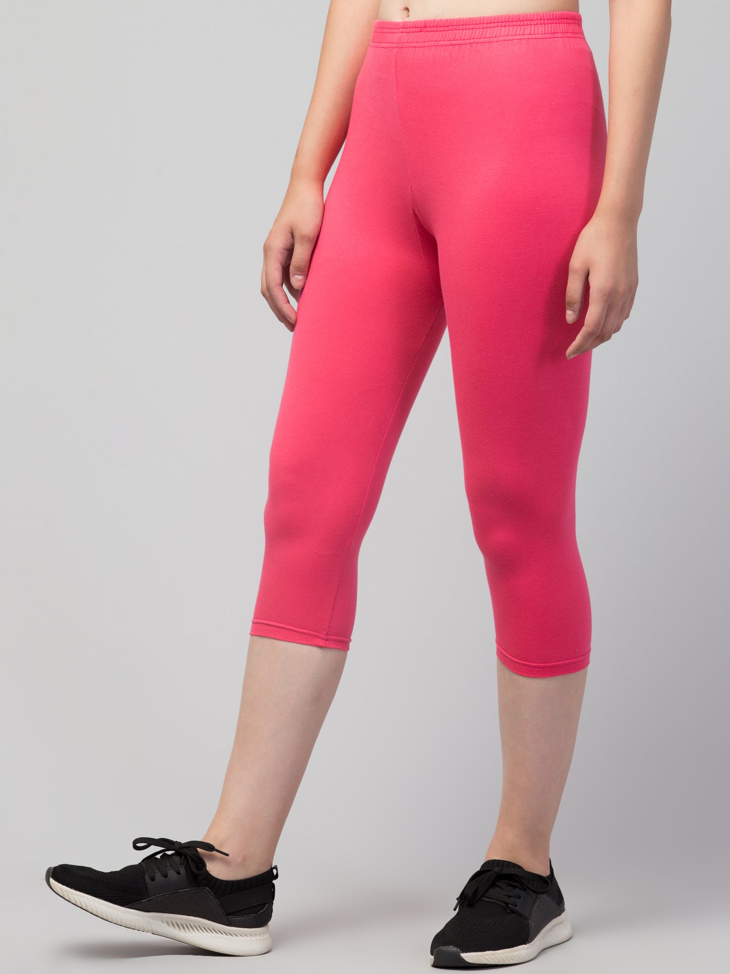 WOMEN SOLID PINK MID RISE SKINNY FIT CAPRIS