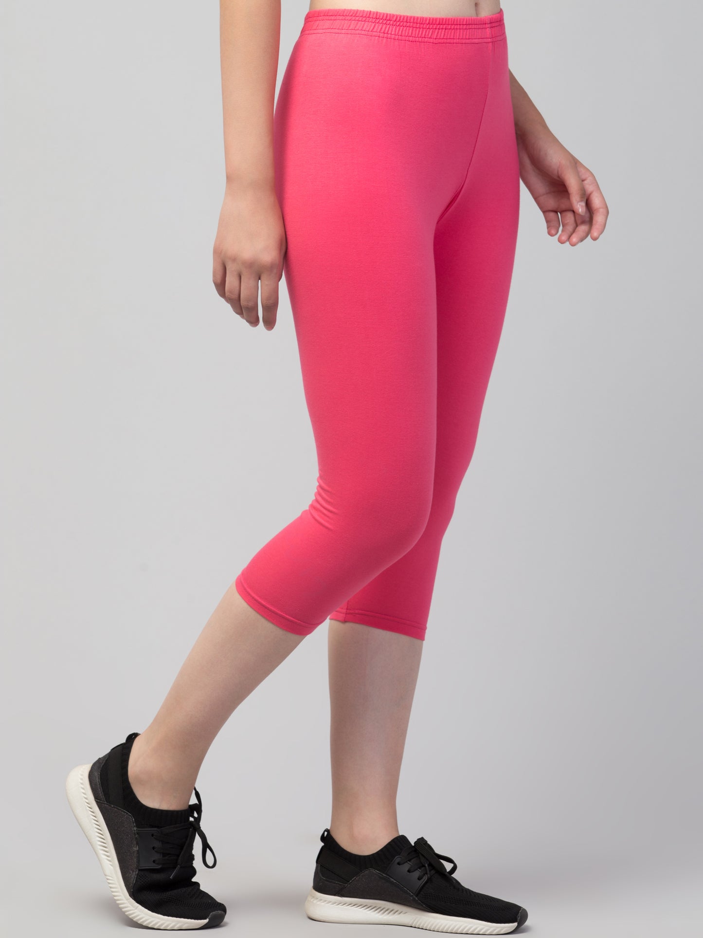 WOMEN SOLID PINK MID RISE SKINNY FIT CAPRIS