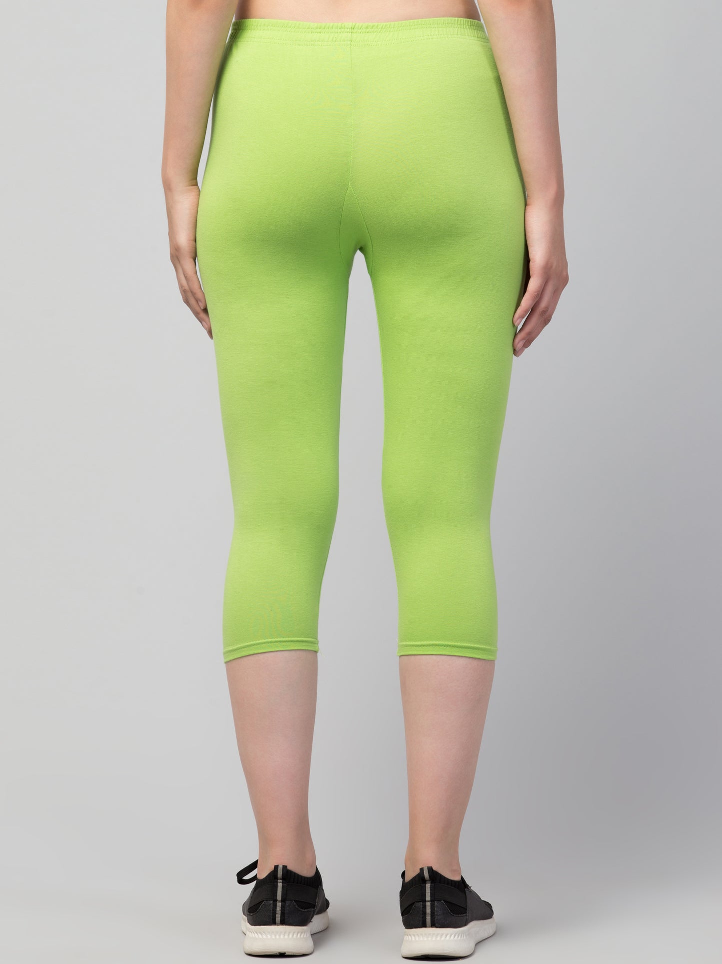 WOMEN SOLID LT GREEN MID RISE SKINNY FIT CAPRIS