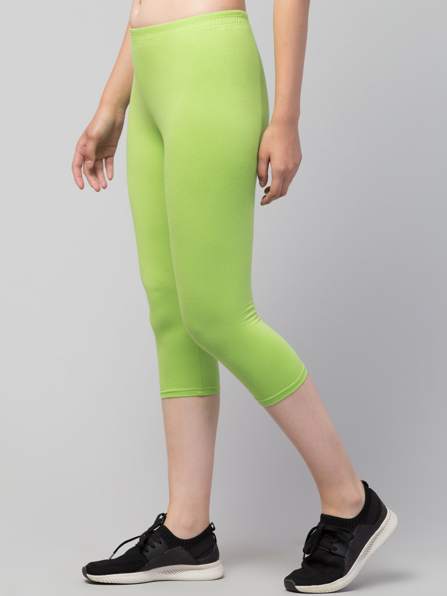 WOMEN SOLID LT GREEN MID RISE SKINNY FIT CAPRIS