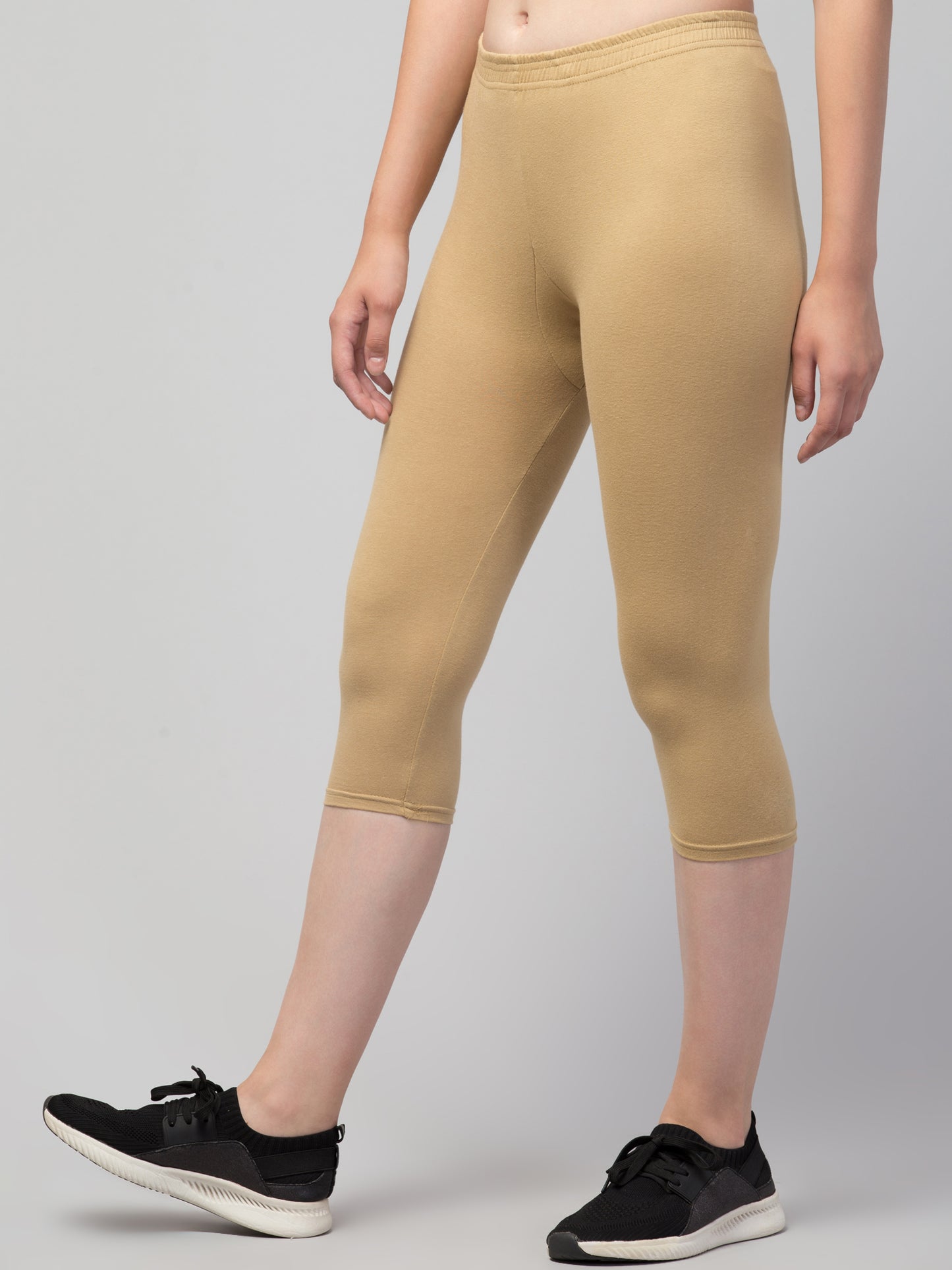 WOMEN SOLID DARK SKIN MID RISE SKINNY FIT CAPRIS