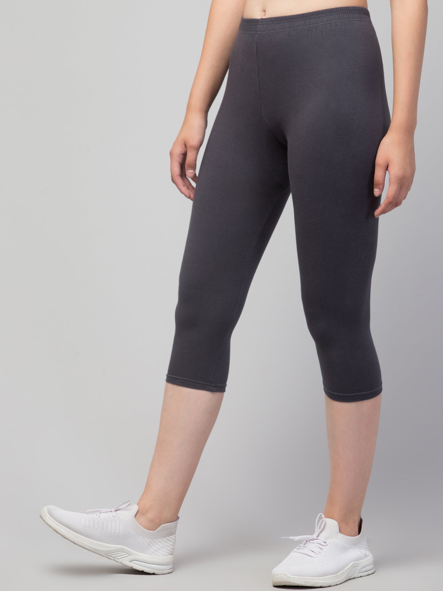 WOMEN SOLID GREY MID RISE SKINNY FIT CAPRIS