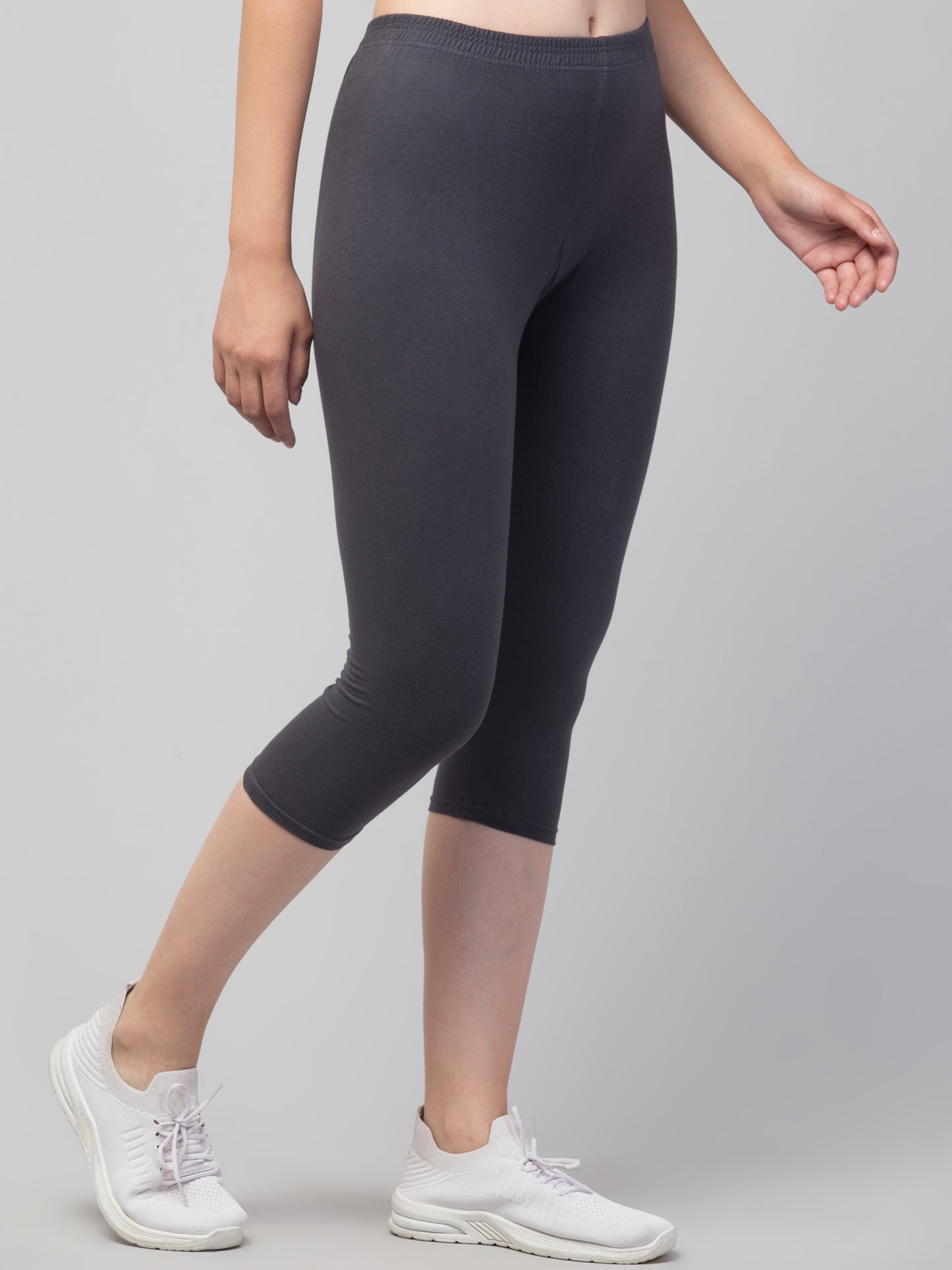 WOMEN SOLID GREY MID RISE SKINNY FIT CAPRIS