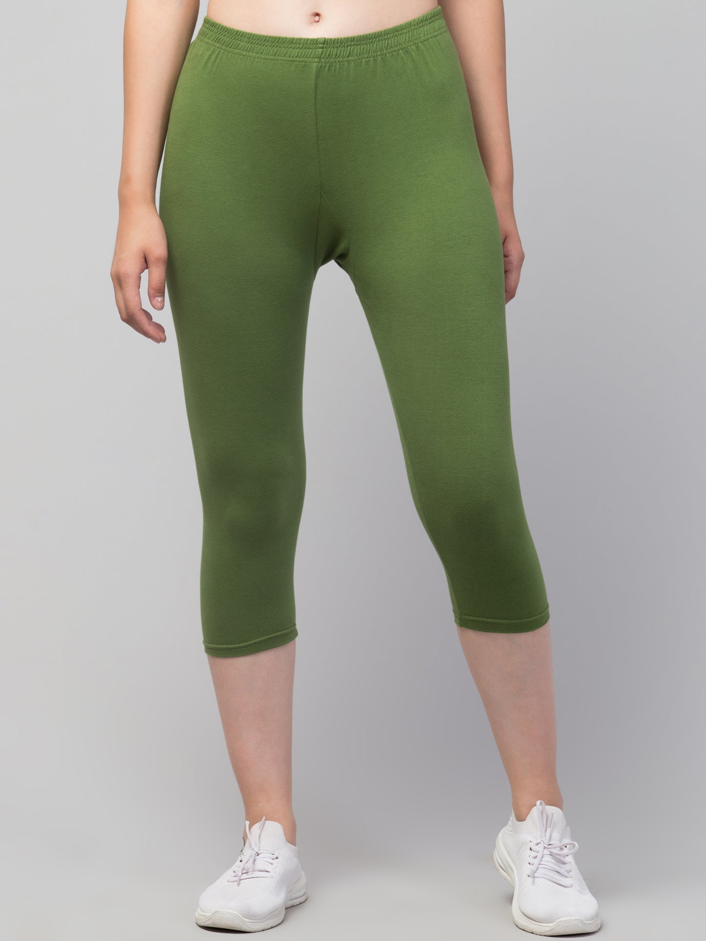 WOMEN SOLID DARK GREEN MID RISE SKINNY FIT CAPRIS
