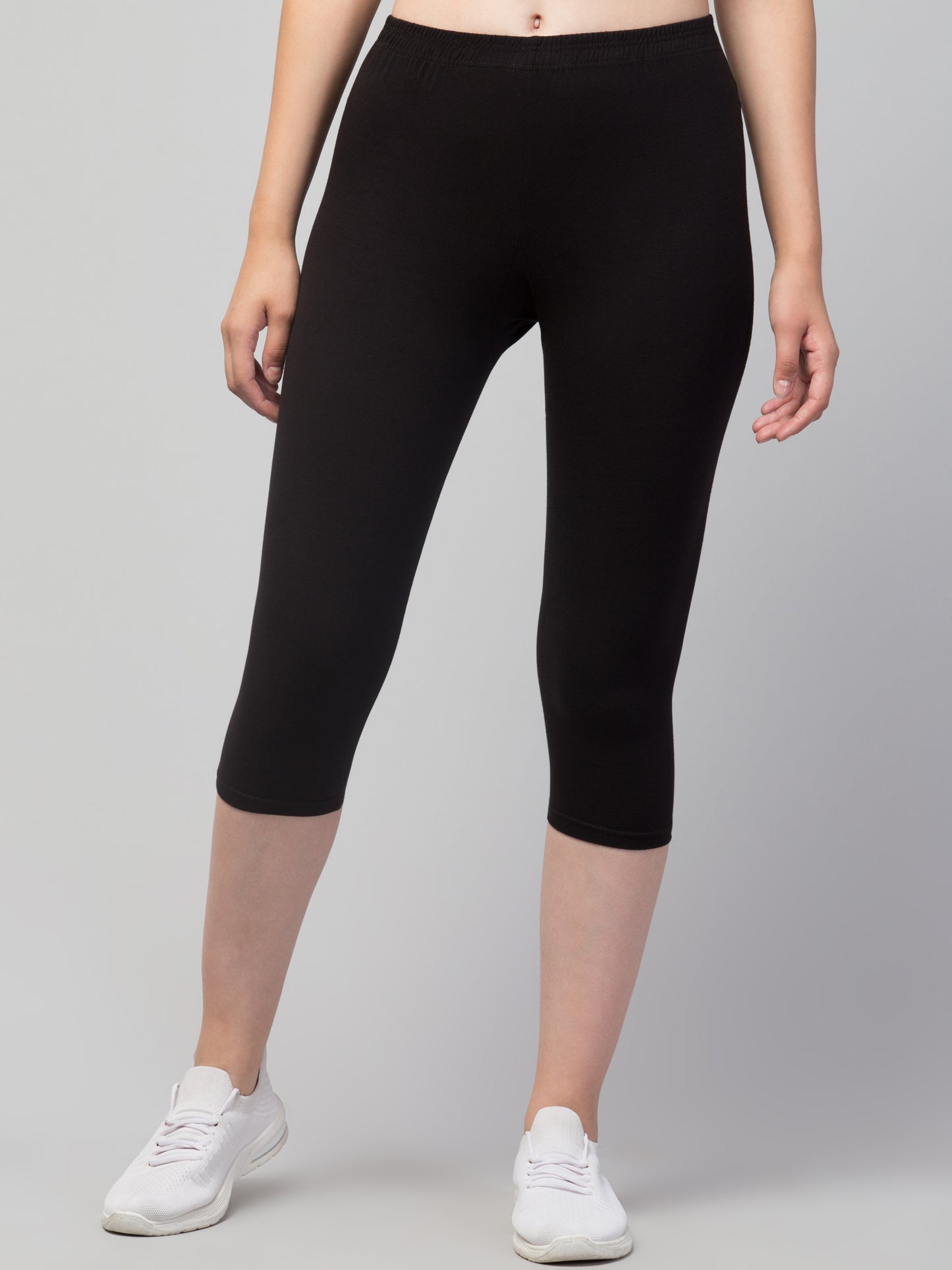 WOMEN SOLID BLACK MID RISE SKINNY FIT CAPRIS