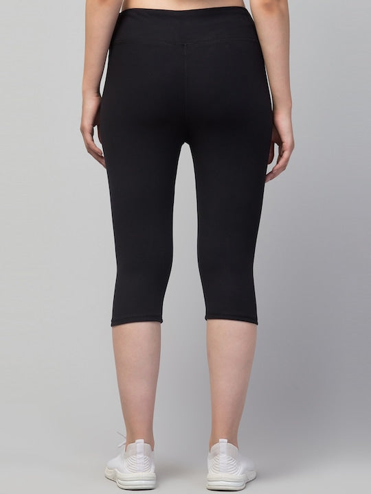 Women Black Solid Dry Fit Capri Tights