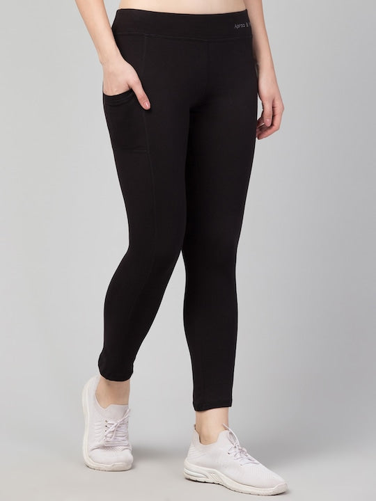 Women Solid Black Slim Fit with pockets Leggings