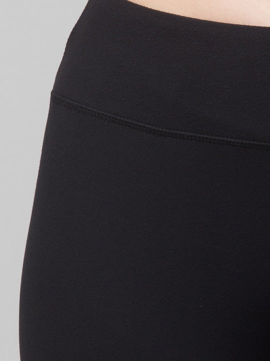 Women Black Solid Dry Fit Capri Tights
