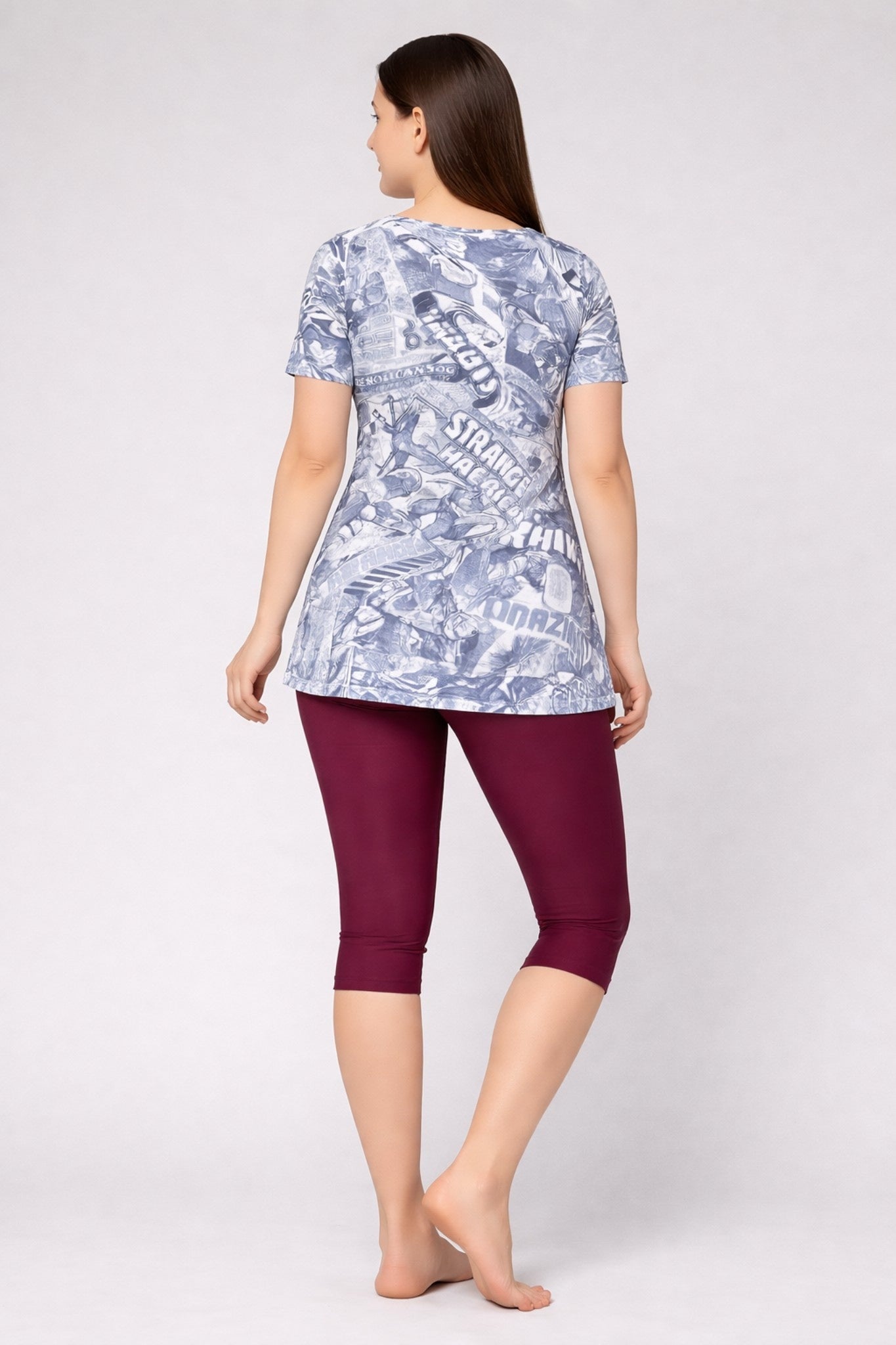 Women Navy Graphic Print Swim Top with Maroon Capri Swim Leggings Set
