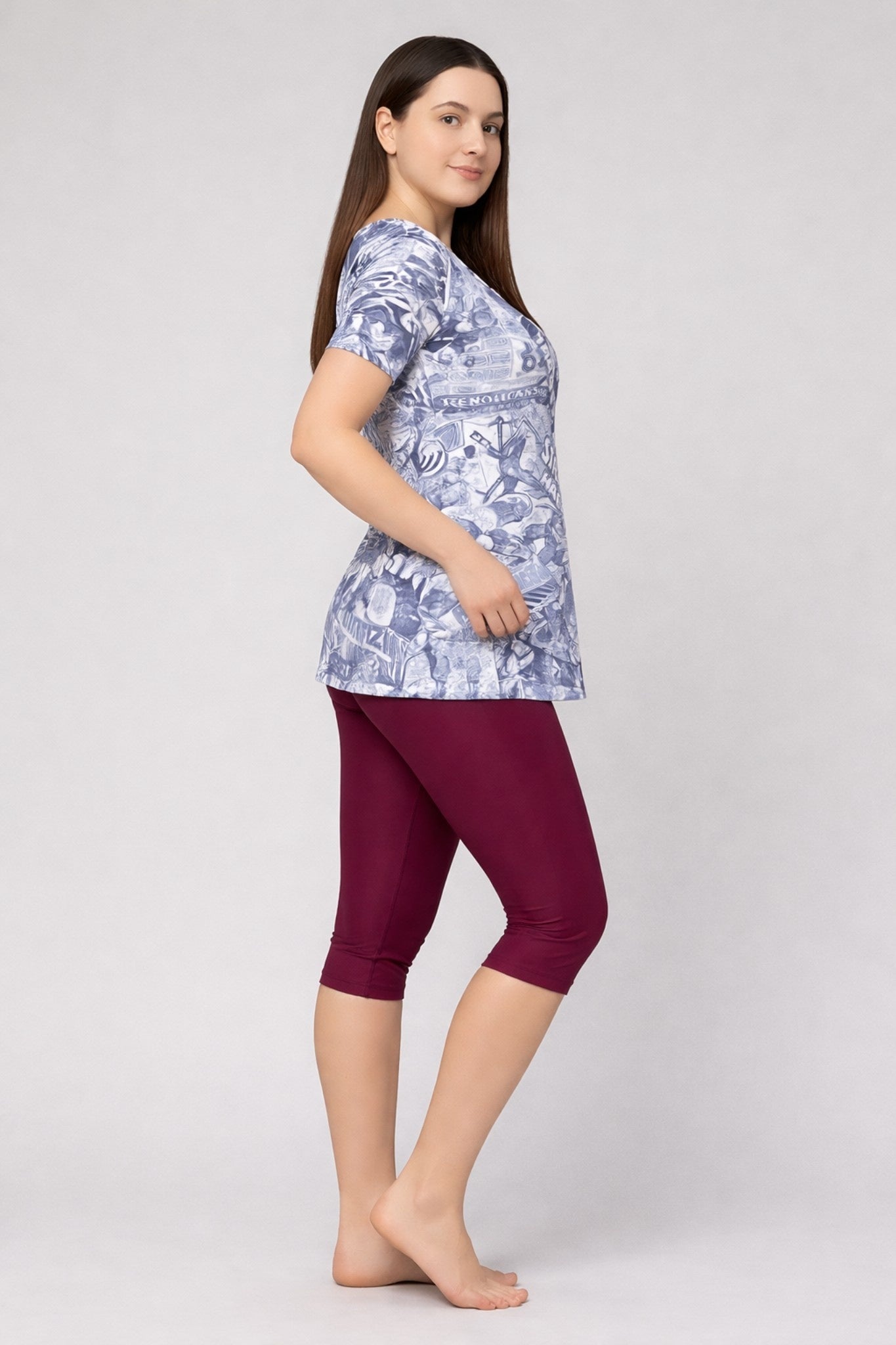 Women Navy Graphic Print Swim Top with Maroon Capri Swim Leggings Set