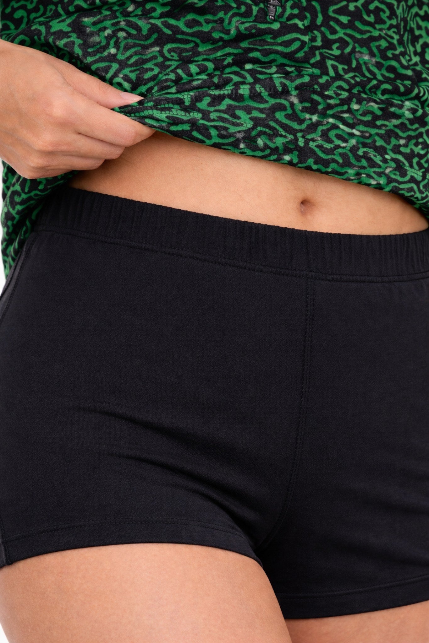Women Abstract Printed Full Sleeve Zipper Rash Guard Swim Top with Black Swim Shorts